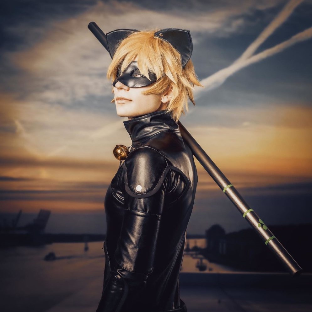 Chat Noir in the dawn, waiting for his Ladybug. Epic shot by @_soulcatcher_photography_